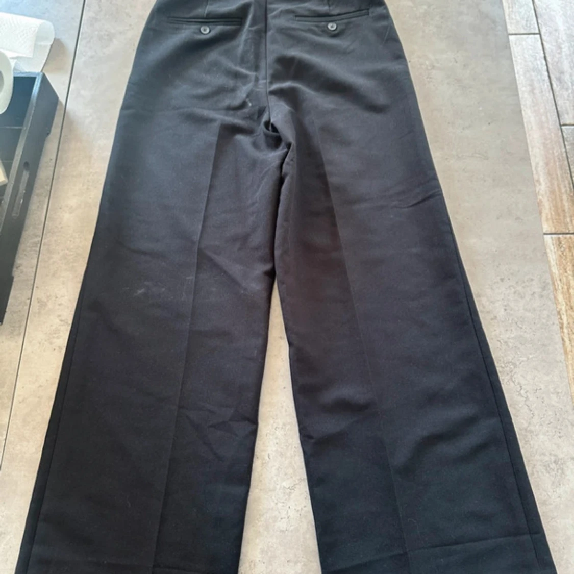 Svarta kostymbyxor från H&M - 1