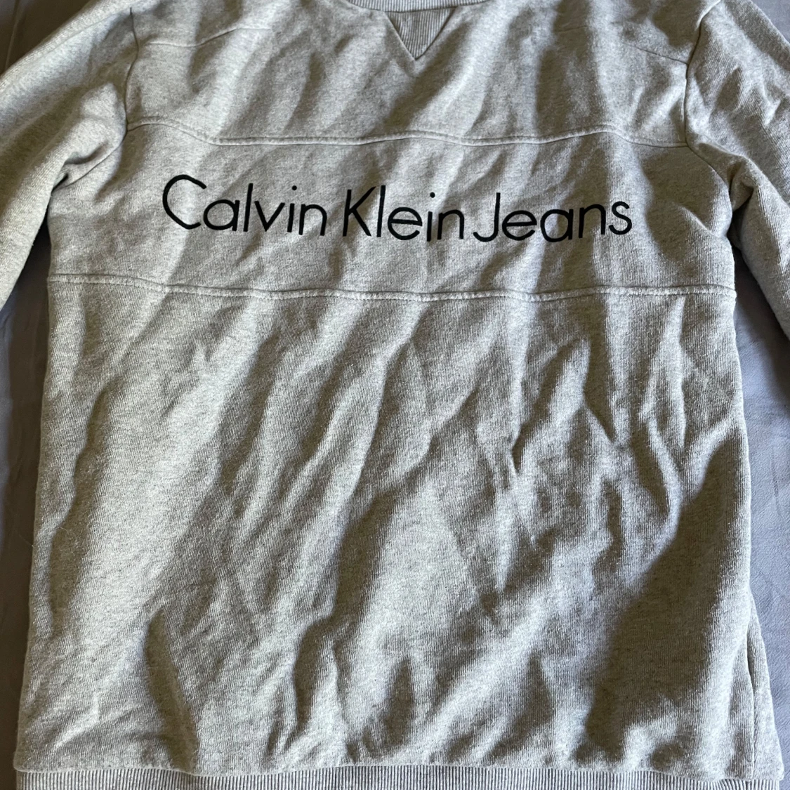 Grå sweatshirt från Calvin Klein Jeans - 1