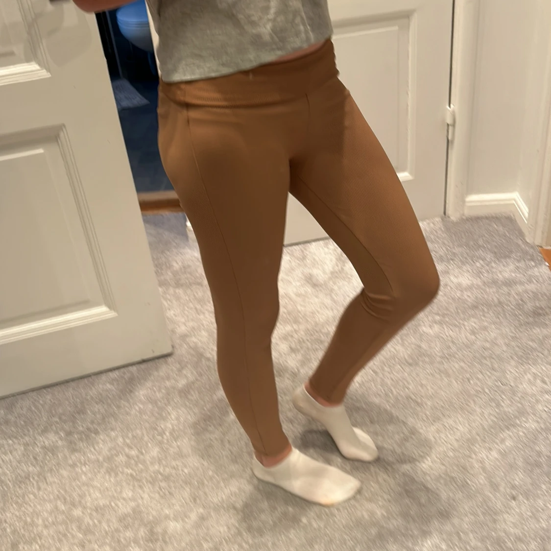 Beige leggings från Lindex - 1
