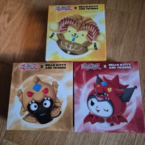 Yu-Gi-Oh! x Hello Kitty and Friends - Tre samlarfigurer från samarbetet mellan Yu-Gi-Oh! och Hello Kitty and Friends.från MCdonalds.