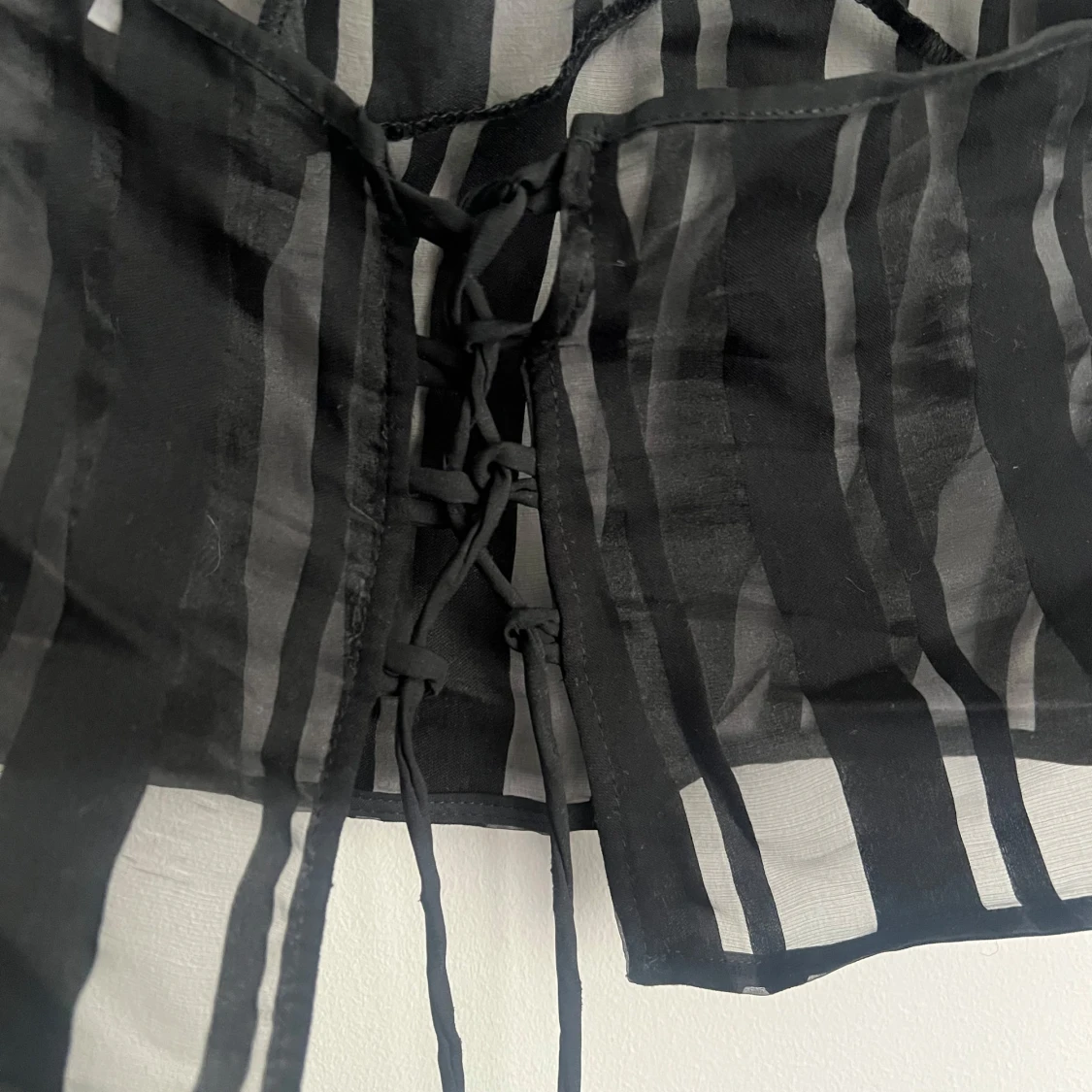 Svart och transparent randig korsett - 1