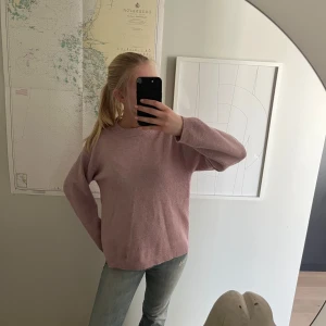 Stickad rosa / lila tröja - Inga defekter