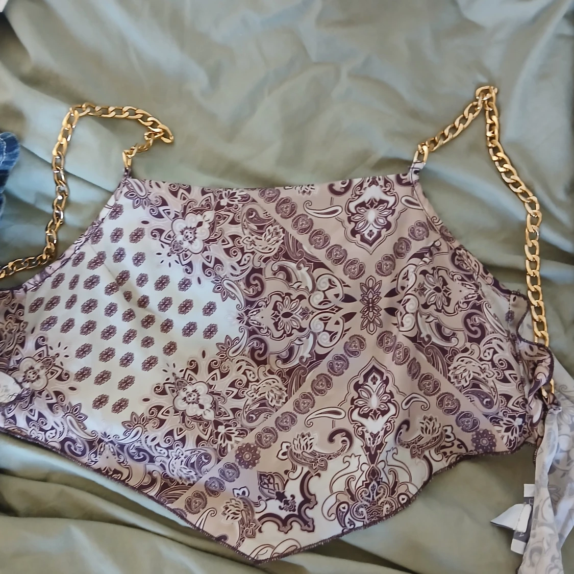 Croppad knyttopp med kedjor - 3