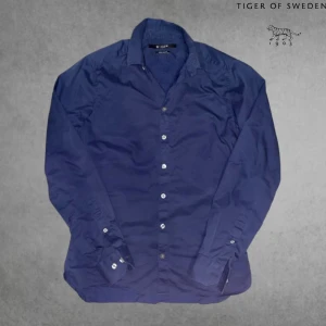 Fet Skjorta 👔  - Tiger of sweden skjorta. Kvalite 10/10 inga defekter alls. Kan användas till festliga tillfällen eller liknande🍾💯 Har du några funderingar är det att bara att fråga 💭