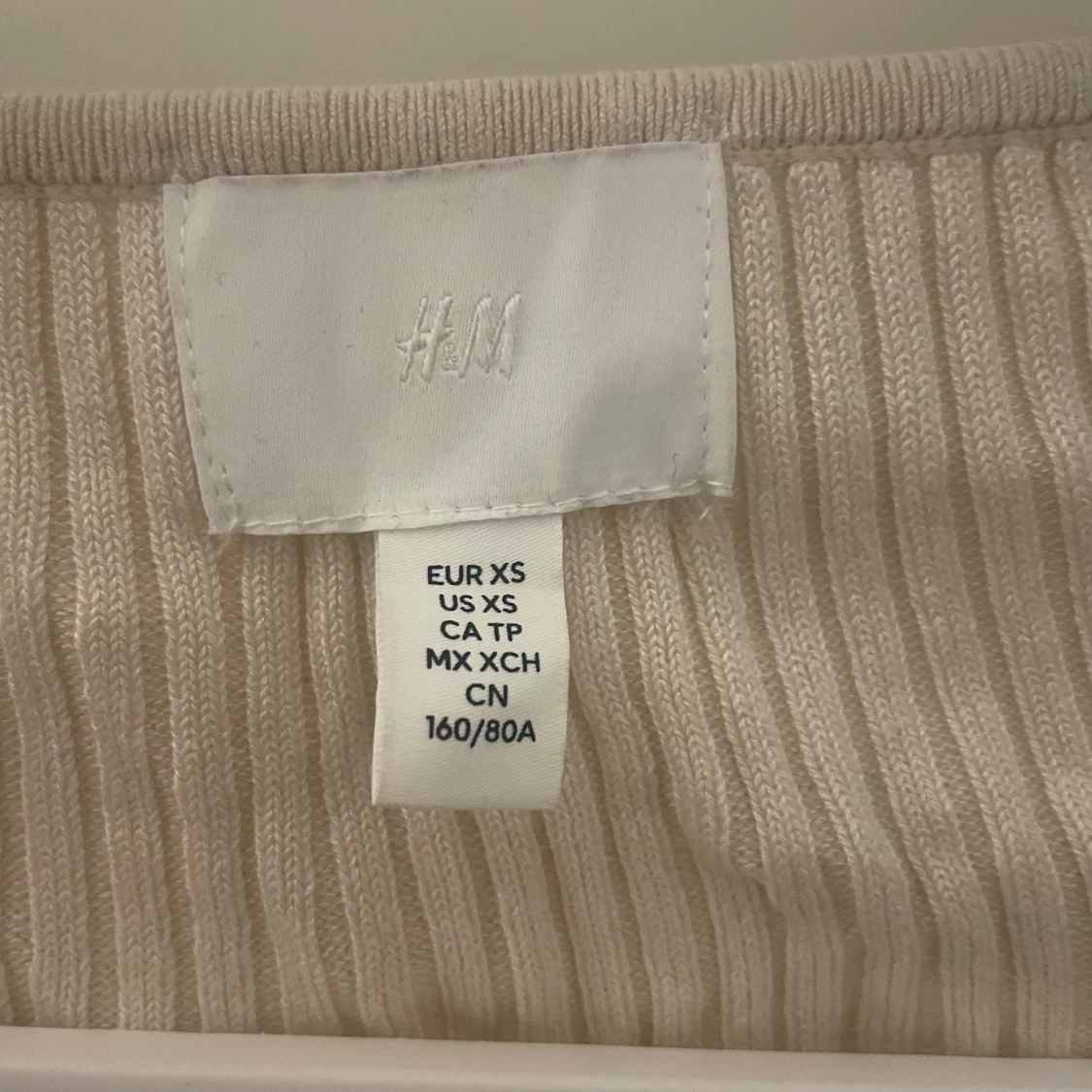 Beige ribbad topp från H&M - 1