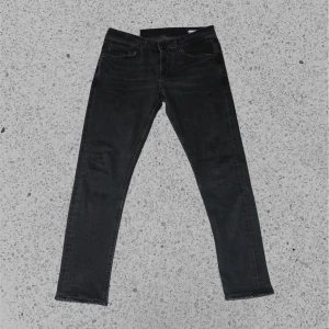 Dondup George | W31 - Svarta dondup jeans | Toppskick, inga defekter| Om du har frågor tveka då inte på att höra av dig | 🌟