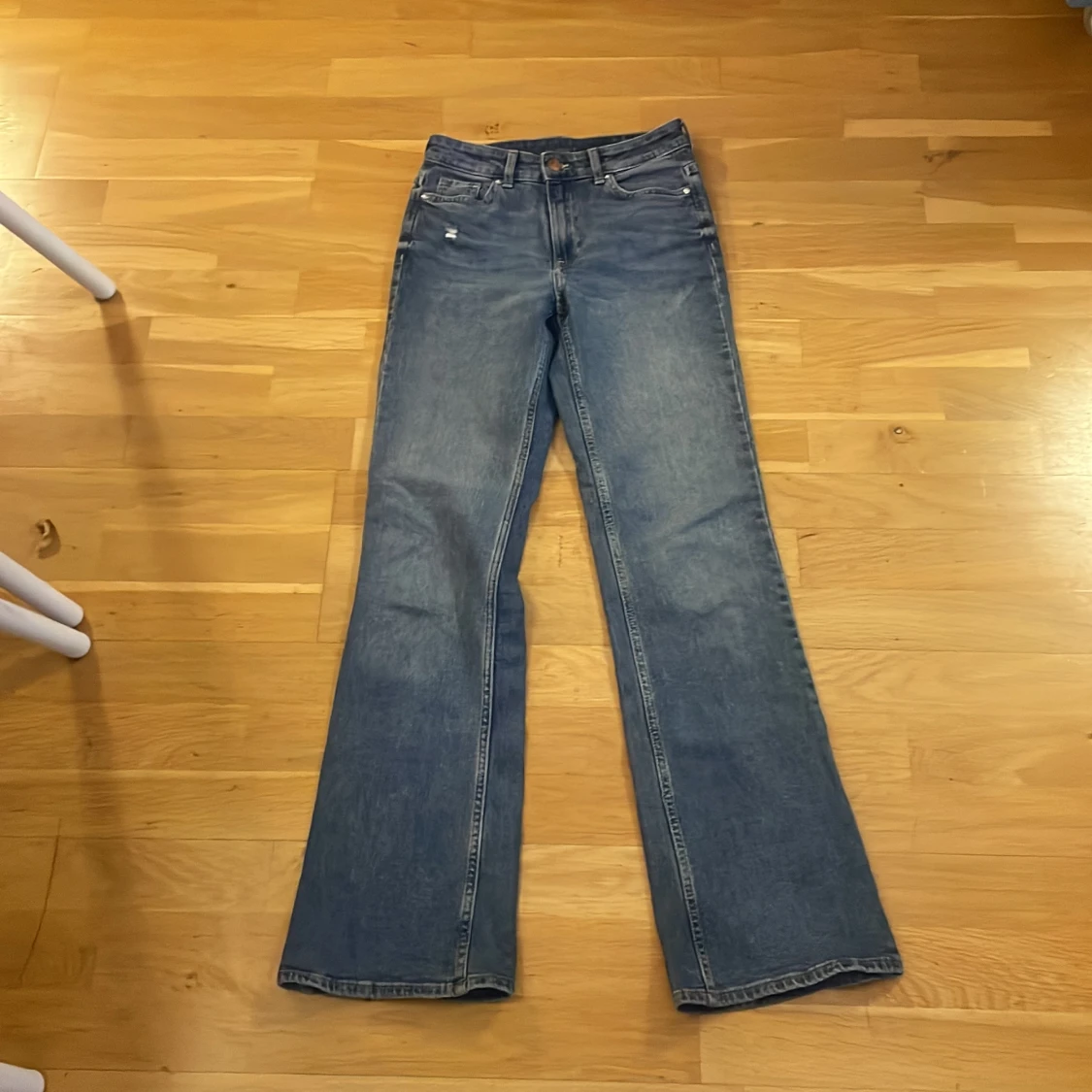 Blå bootcut jeans