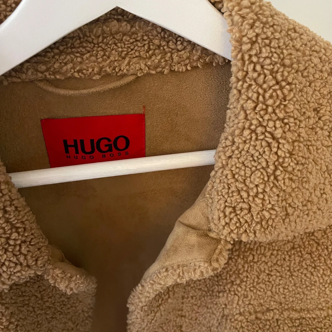 Beige teddyjacka från Hugo Boss - 1