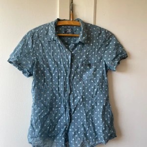 Söt vintage blus - Så gullig vintage blus i strl s. Inga anmärkningar!
