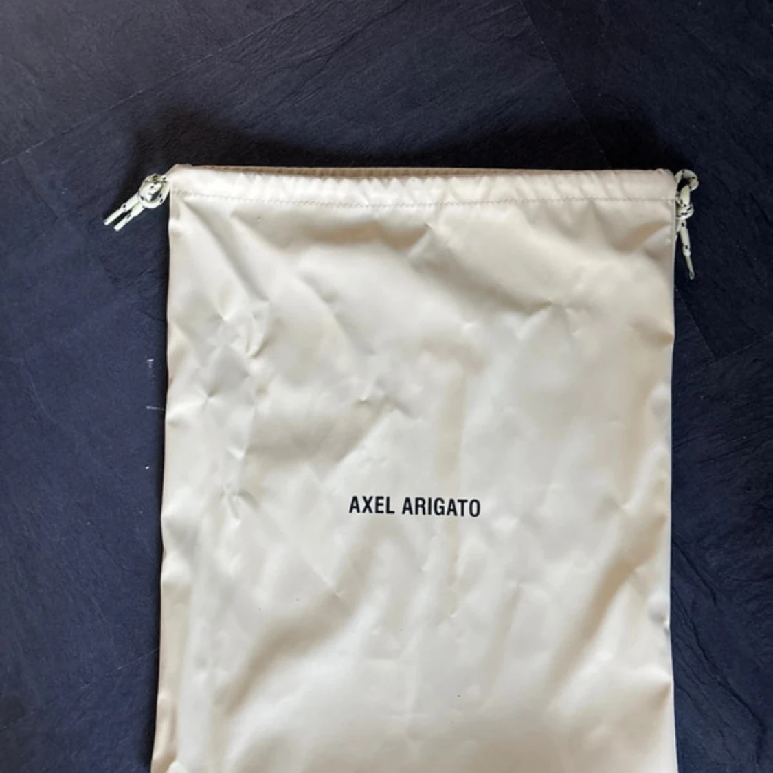 Svarta sneakers från Axel Arigato - 2