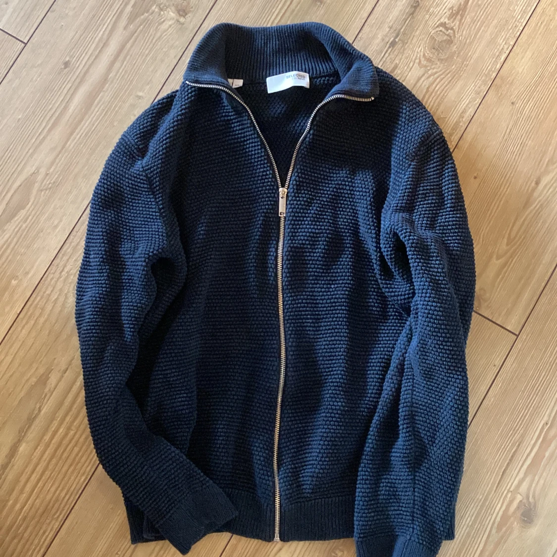 Mörkblå stickad tröja från Selected Homme