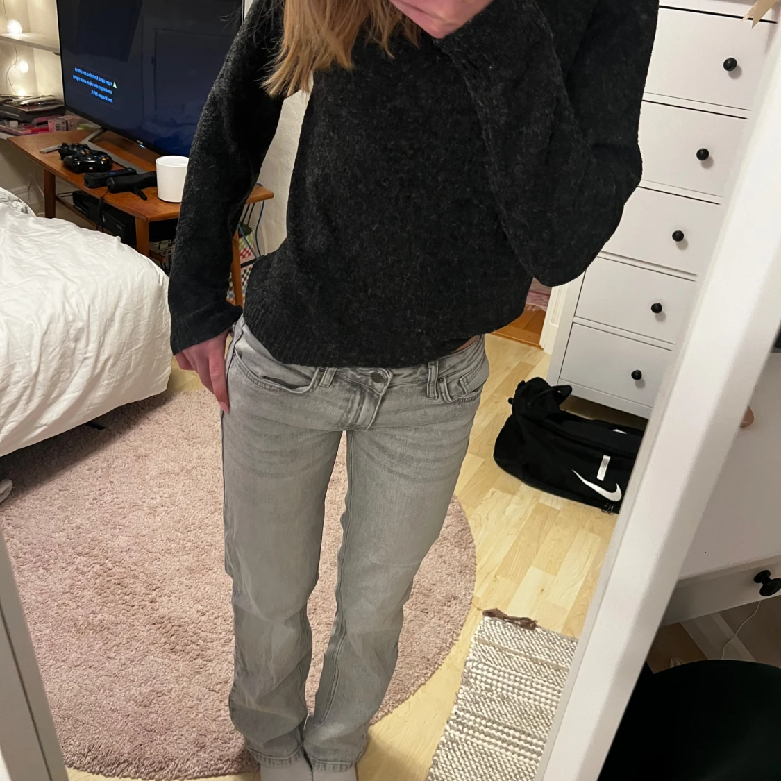 Grå lågmidjade jeans från Nelly