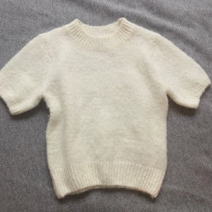 Stickad tröja - Jättefin och mjuk stickad tröja från Gina som aldrig är använd💗Nypris 300💗