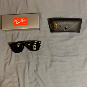 Ray Ban Wayfarer - Väldigt fina Ray Ban Wayfarer perfekt nu för sommarn först till kvarn skick 11/10
