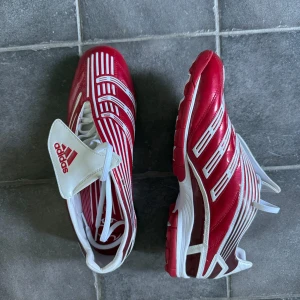 Adidas grusskor - Använt 2 gånger. Bekväma och tåliga.