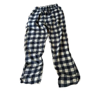 Flannel pyjamas byxor från Ben Burton, storlek L - Flannel pyjamas byxor från Ben Burton i storlek L. Väldigt mjukt material, skönt att sova eller chilla i. 