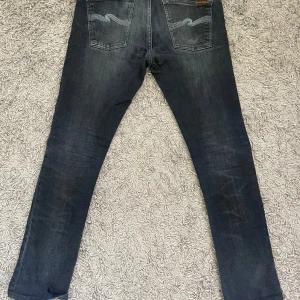 Nudie jeans  - Tja, säljer nu ett par riktigt snygga Nudie för endast 300kr, säljer pg.a dom var för små för mig, inga stora effekter. Bara ett litet håll i höger ficka, pris går att diskuteras