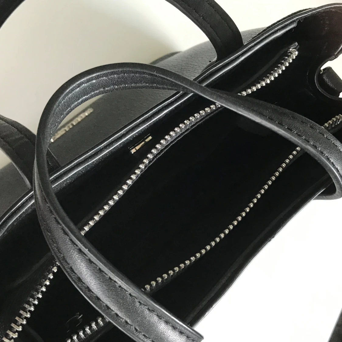 Svart handväska från Paco Martinez - 1