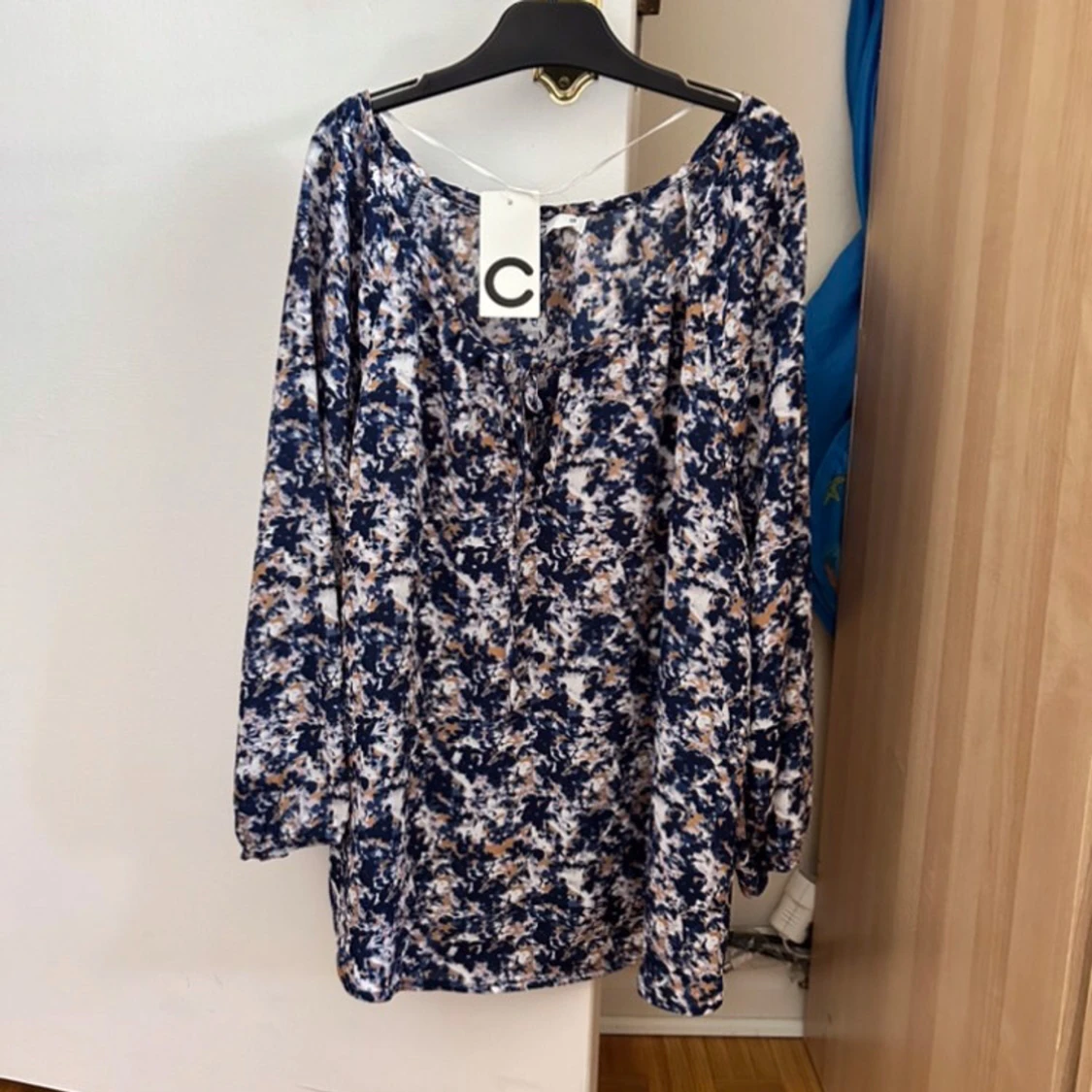 Blommig kortklänning från C