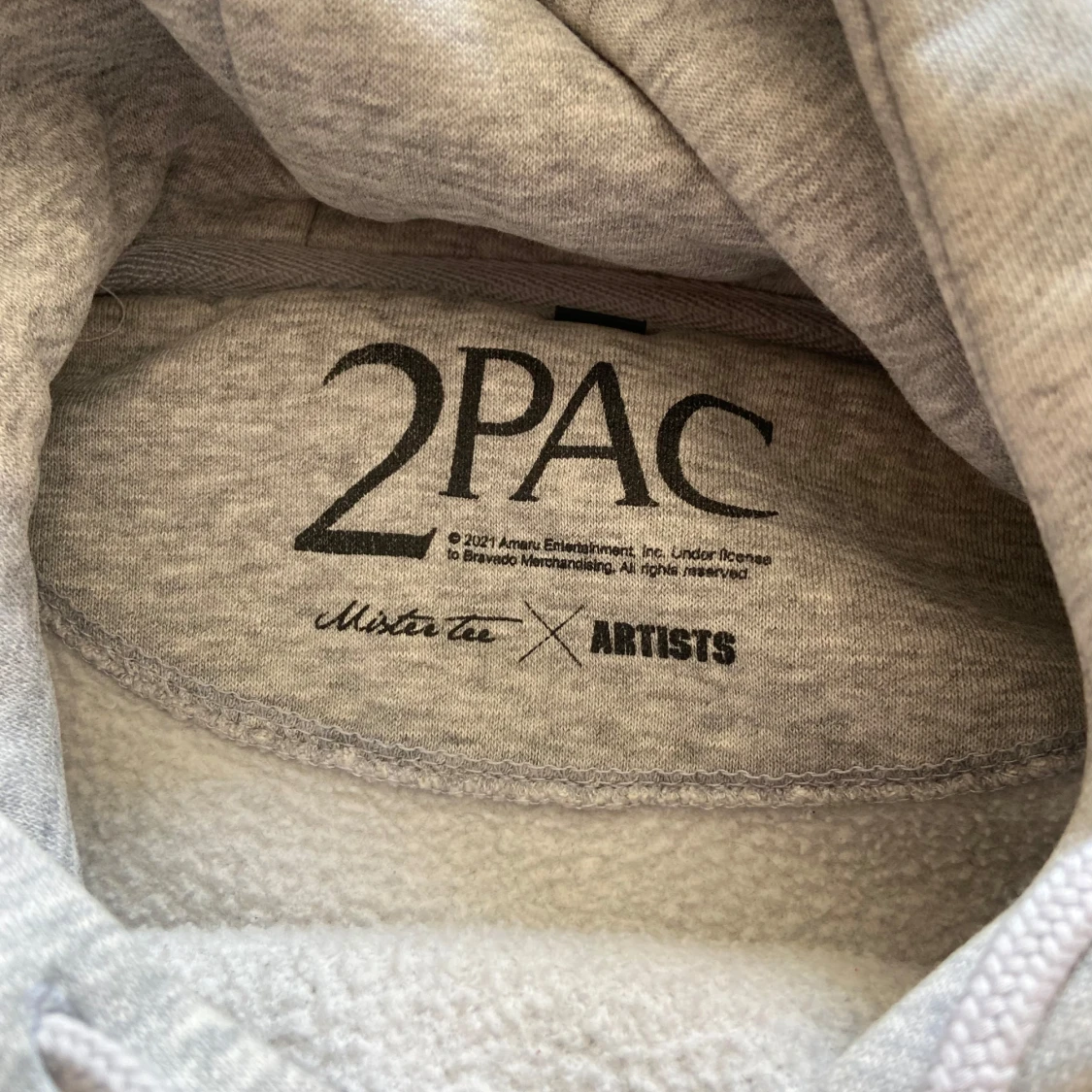 Grå Tupac hoodie från Mister Tee - 1