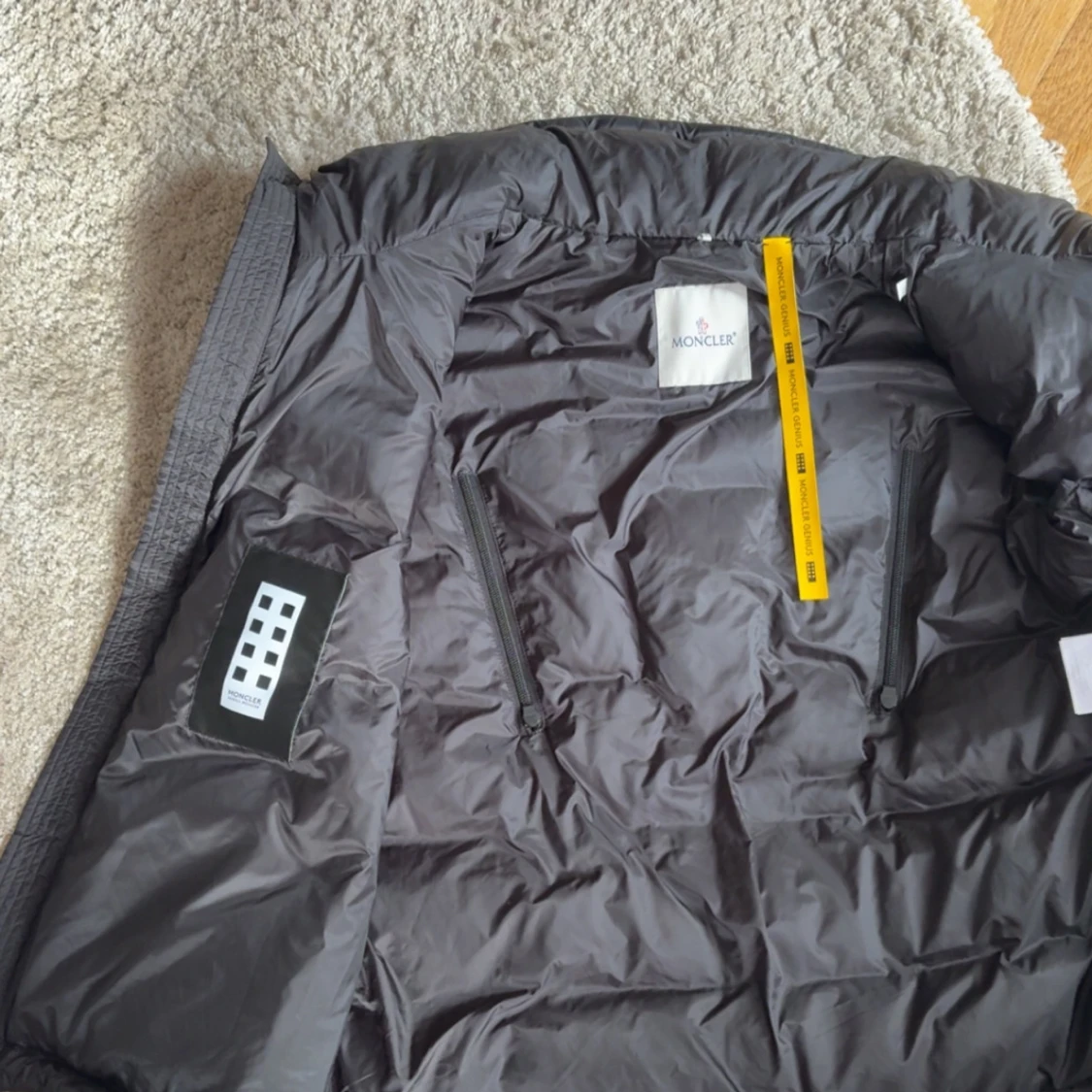 Moncler Otanes dunväst storlek 2/Medium  - 1