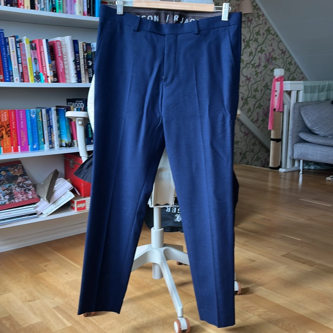 Marinblå kostym från Oscar Jacobson - 2