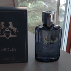 Parfym "Sedley" Fragrance World - Kan fixa fri frakt och sälja för paketpris med andra parfymer från min profil. Endast testat parfymen. Fragrance World Sedley