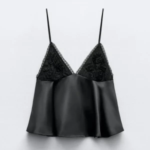 Svart zara linne i satin   - Köptes förra året och har bara använts två gånger så är i väldigt bra skick! 