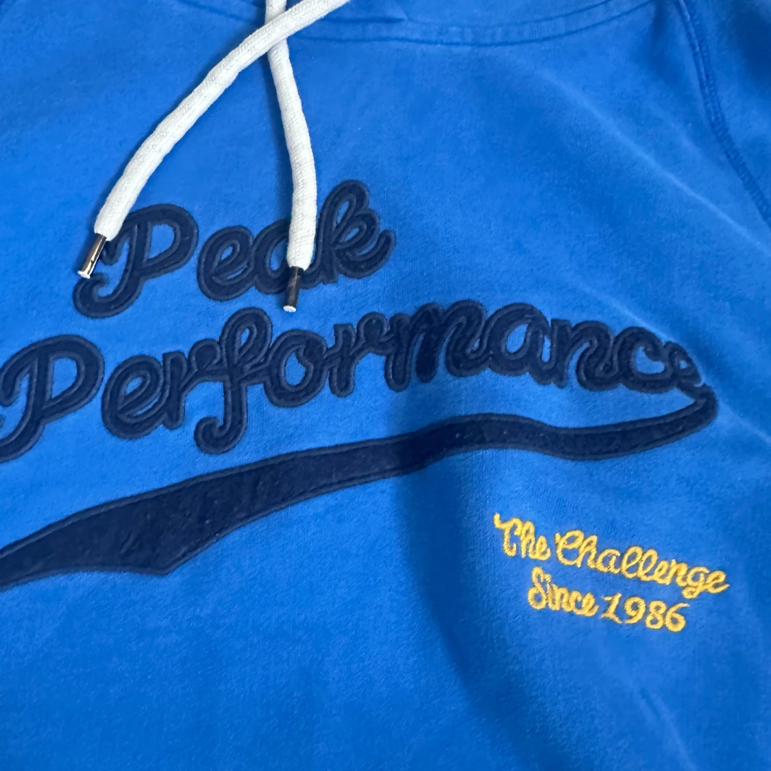 Blå hoodie från Peak Performance - 2