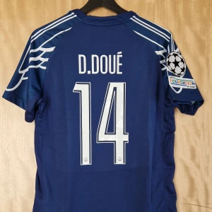 Désiré Doué fotbollströja PSG 24-25 - Désiré Doué PSG repIika fotbollströja 24-25. Helt ny med tag. Storlek: Small