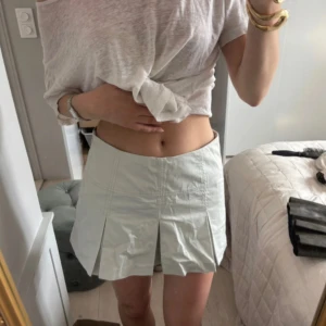 Zara kjol - Snygga kjol med plisserade detaljer och perfekt passform