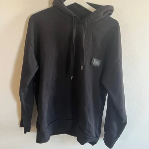 Dolce and gabbana hoodie  - Dolce and gabbana hoodie | fint skick | avklippta tags därav pris! Storlek S-M