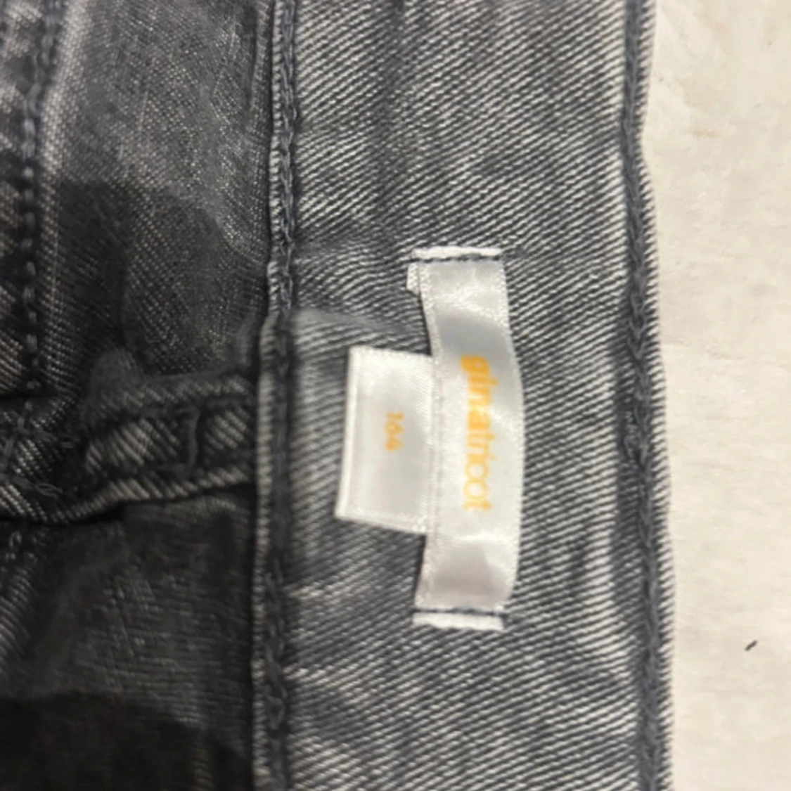Grå bootcut jeans från Gina Tricot - 2