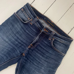 Nudie Jeans Skinny Lin - Tjena! Säljer dessa Nudie Jeans i modellen Skinny Lin✔️Mycket fint skick✔️W29 L30✔️Mitt pris 499 Nypris 1600kr✔️Har du någon fråga eller fundering är det bara att skriva✔️