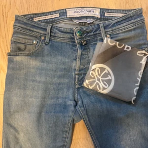 Jacob Cohën  - Jacob Cohën jeans modell 622 näsduk följer med! Modell 180 65kg