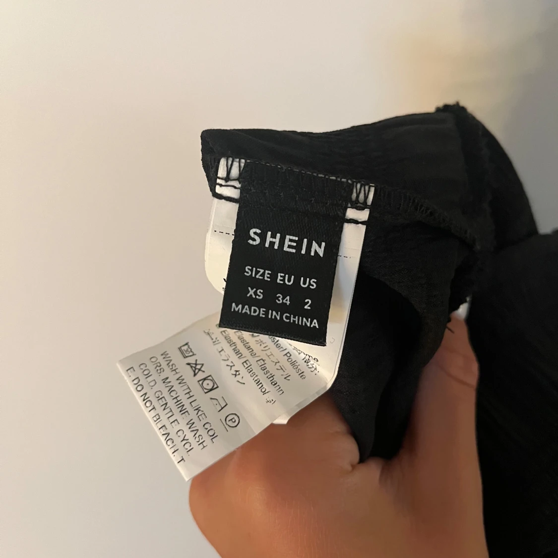 Svart kort klänning från SHEIN - 1