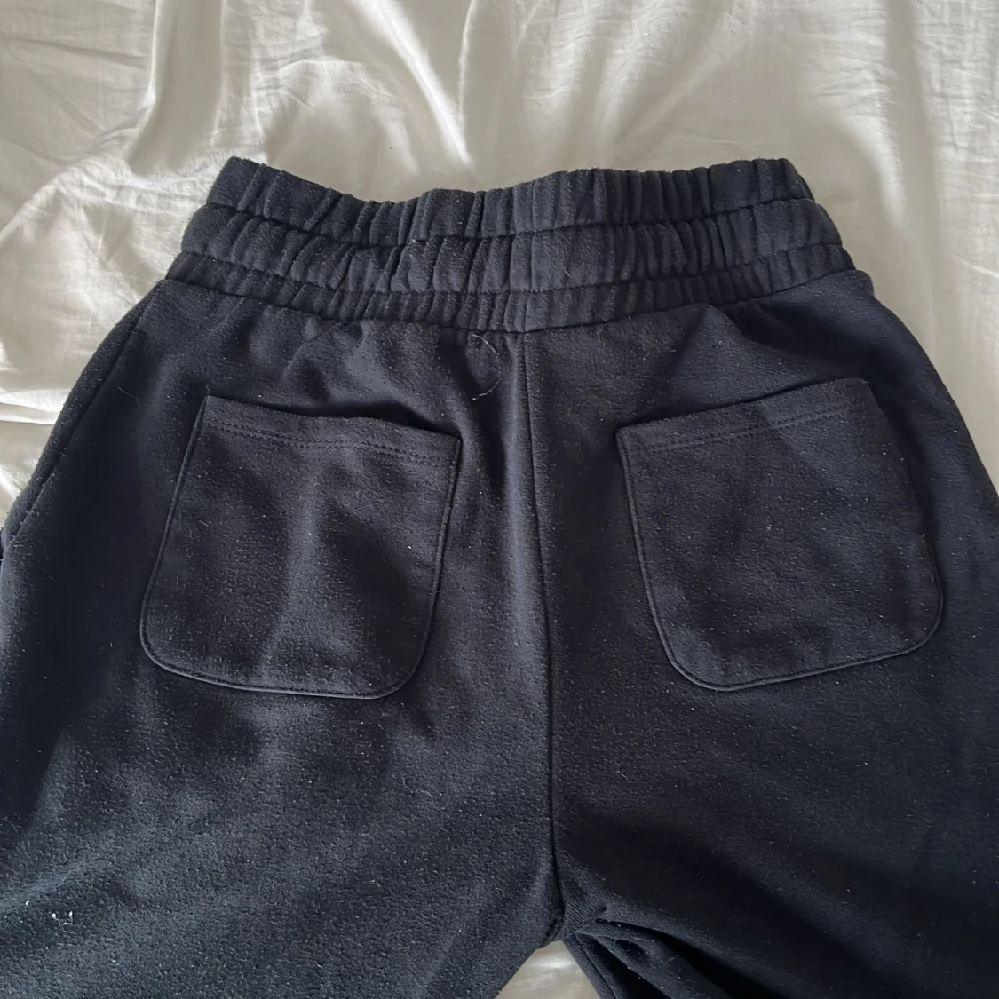 Svarta mjukisbyxor med snörning - 2