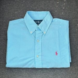 Ralph Lauren Skjorta | S - Rutig Ralph Lauren Skjorta | Passar S/M | INGA BYTEN | Fraktar spårbart eller möts upp i Täby 