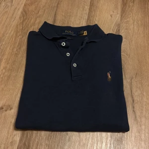 Ralph Lauren pike GE PRISFÖRSLAG  - Skick: 9/10 | Storlek: S | Passar XS | Passar perfekt för dig som är 165-170 | Nypris: 1500 | Mitt pris: Ge prisförslag | Hör av er vid frågor. 