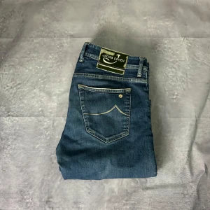Jacob cohen jeans 622 limited edition - Jacob cohen jeans 622 limited edition. Storlek 34, passar mig som är 187 73kg.