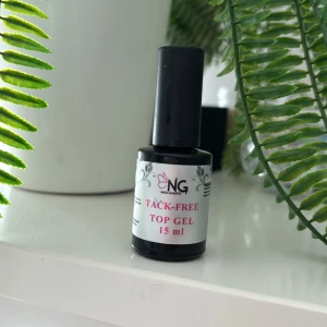 NG Tack-Free Top Gel 15 ml - NG Tack-Free Top Gel är en genomskinlig top gel för naglar, 15 ml flaska med svart lock. Perfekt för att ge en glansig finish utan kladd. Snygg och stilren design med silveretikett och rosa text. Passar både UV- och LED-lampa härda i 120sek i UV aldrig använt utan råkade köpa fel