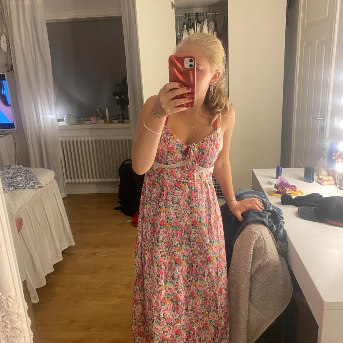 Blommig långklänning med snörning