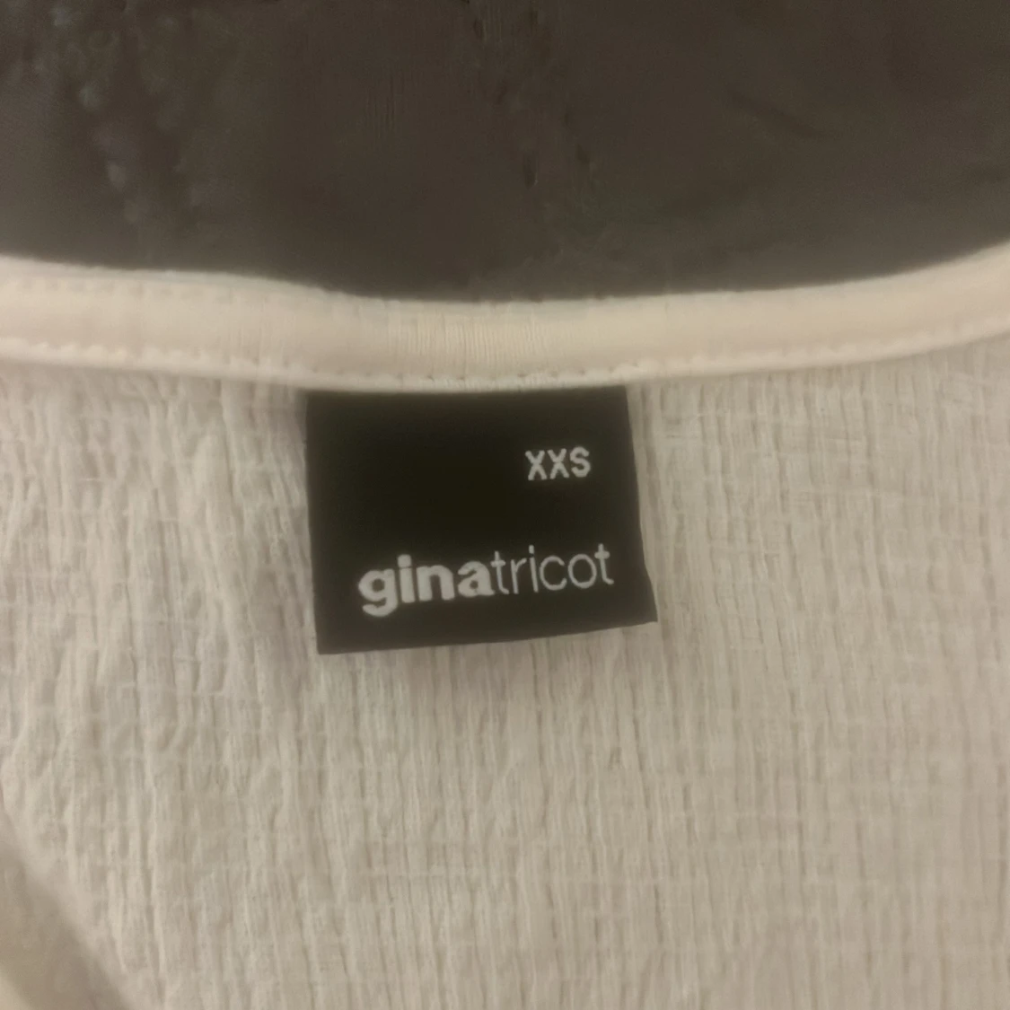 Vit v-ringad topp - 3