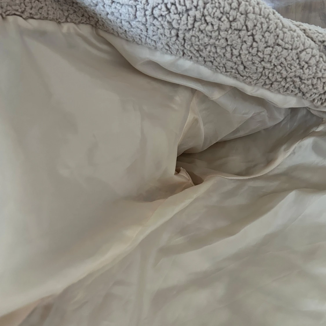 Beige teddyjacka från Boohoo - 3