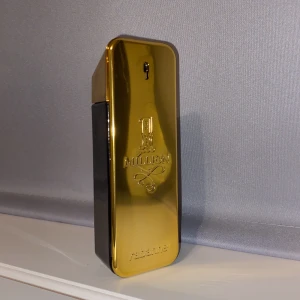 1 Million parfym från rødby båten! - 1 Million parfym Eau de toilette 100 ml flaska oanvänd med förpackning.