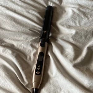 Björn Axén locktång 32mm - Säljer nu denna jättebra locktång från Björn Axén (OBH Nordica) då den inte kommer till användning, inte använt så mycket! 💗