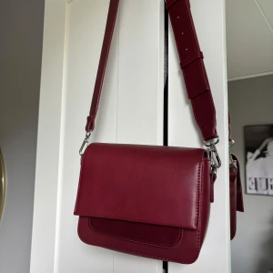 Carin wester - Säljer denna då den aldrig kommit till användning. 