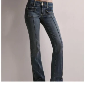 Jeans nelly - Snygga blå jeans med bootcut passform från Nelly. Knappt använda