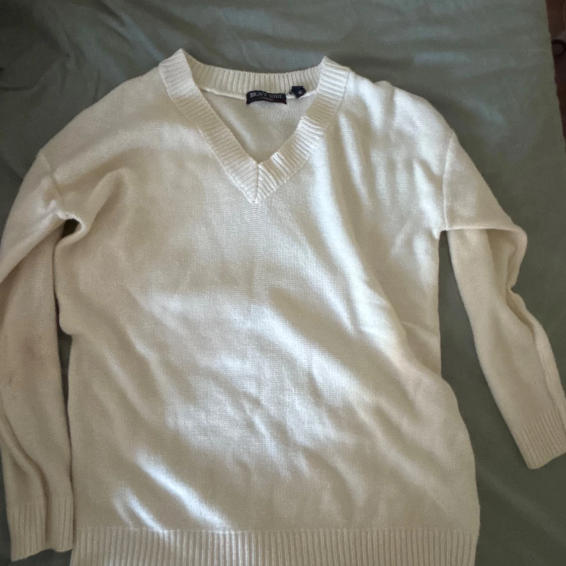 Vit stickad v-ringad tröja Brave Soul