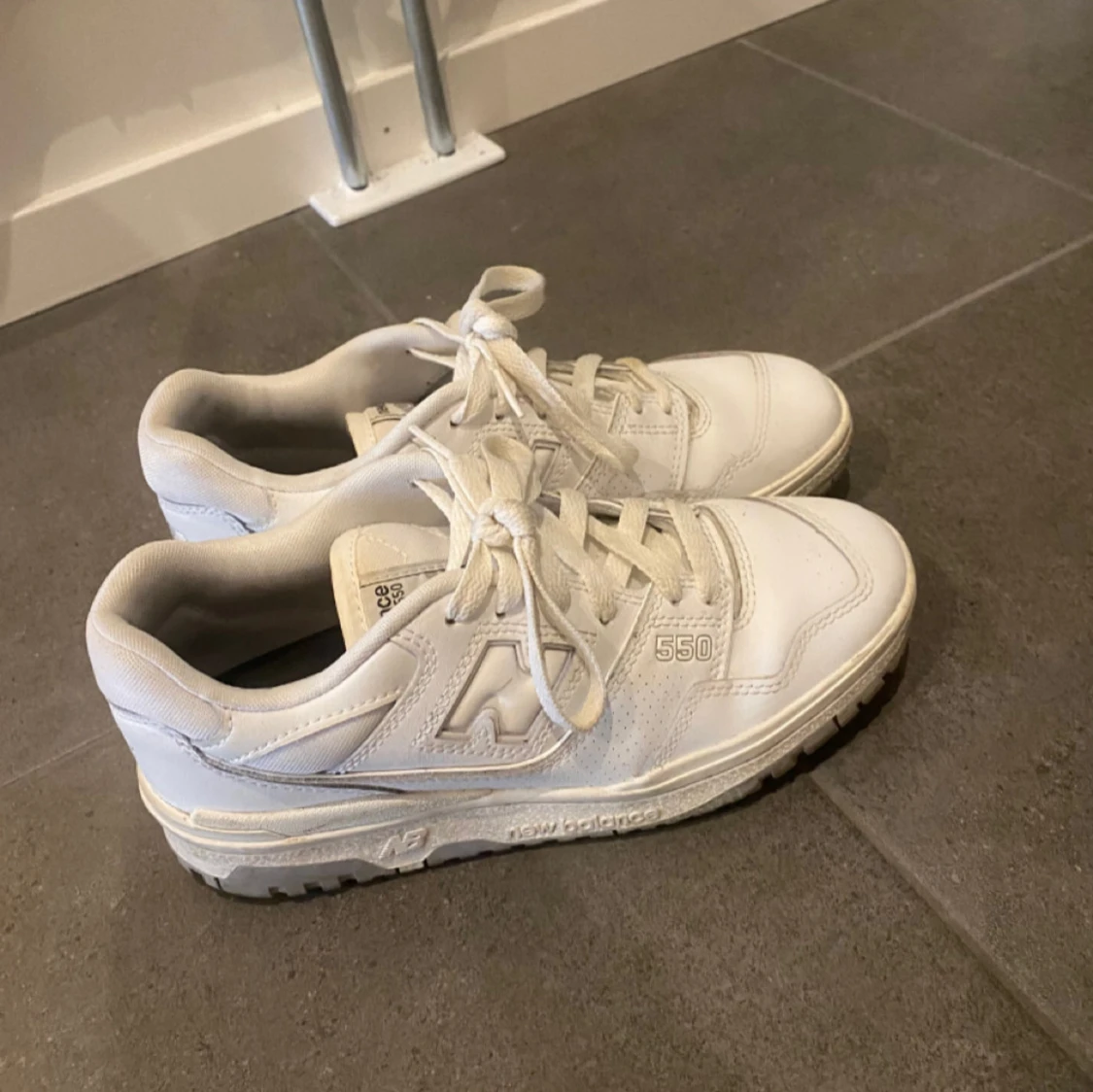 Vita New Balance 550 skor - 2